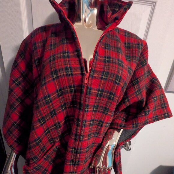 Handmade poncho - Picture 1 of 6